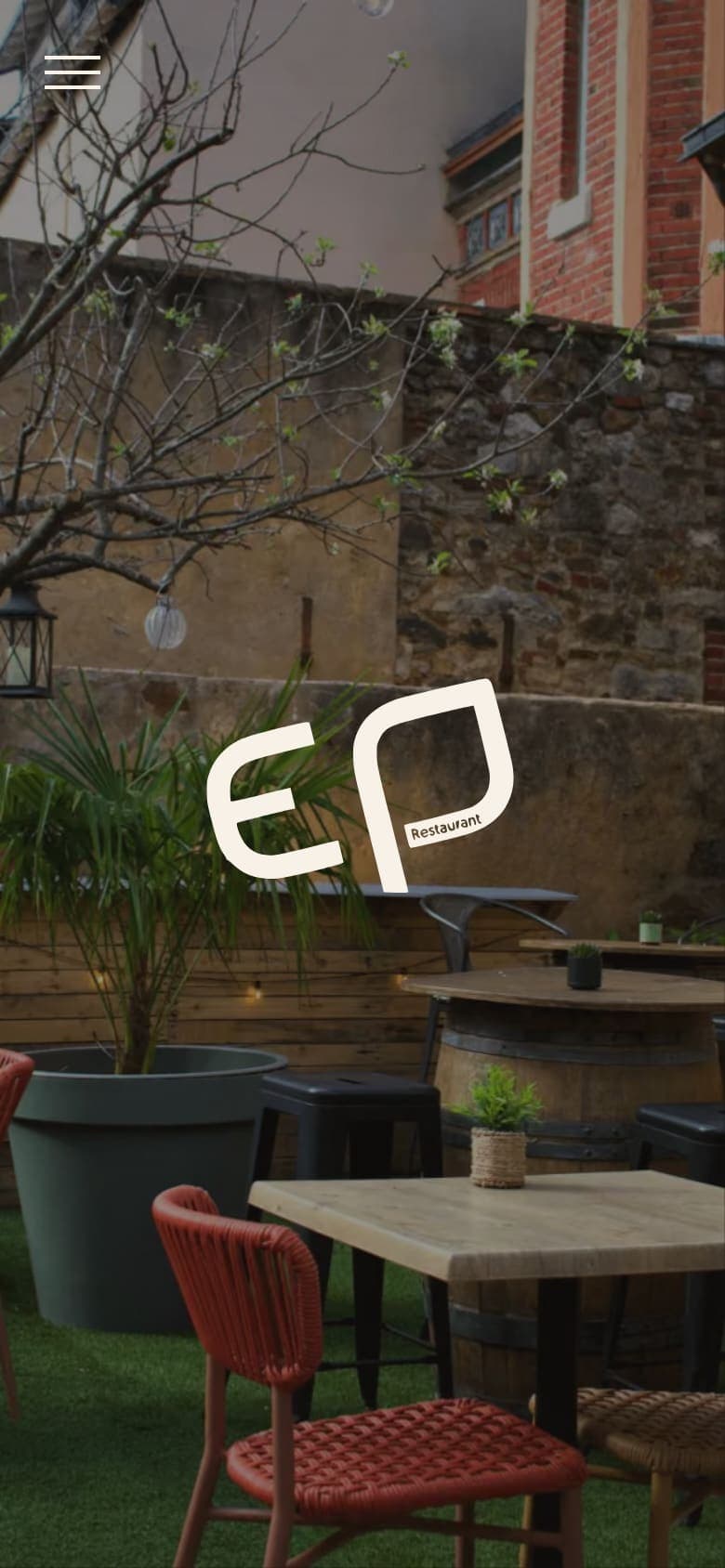 Le site de L’Épicerie du Pré sur téléphone : la terrasse du restaurant et son logo